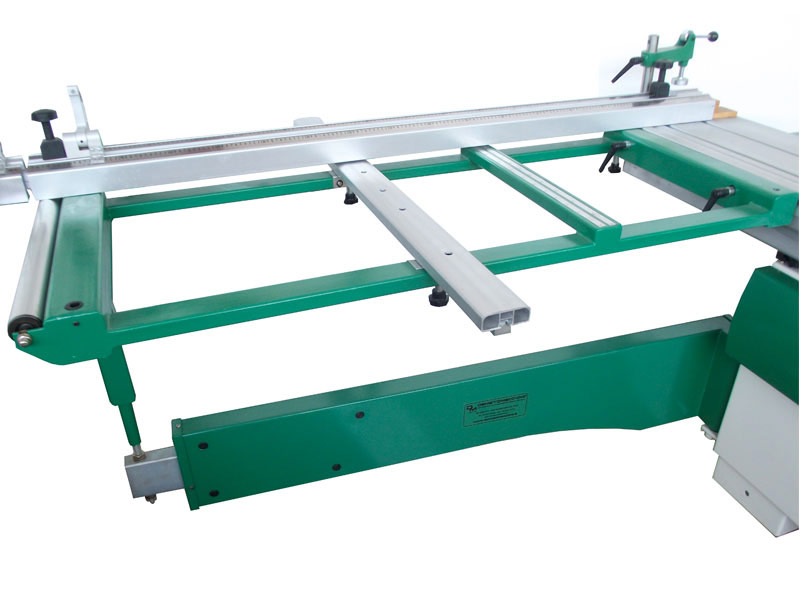 Professional table saw with circular blade Ø 355 mm, engraver with variable speed and 
sliding table on a beam close to the blade 
length 3200 mm